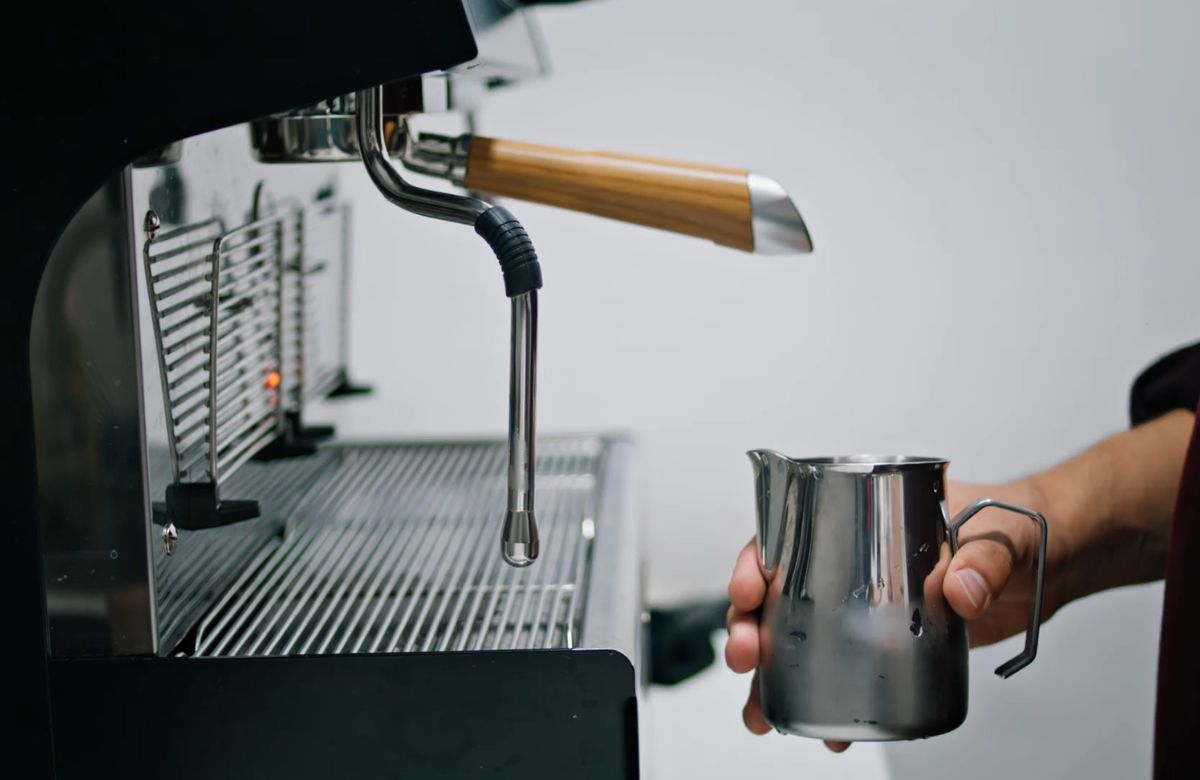 Brži napici, više čišćenja, praktično za porodice, ručna mlaznica, kompaktno za male kuhinje.