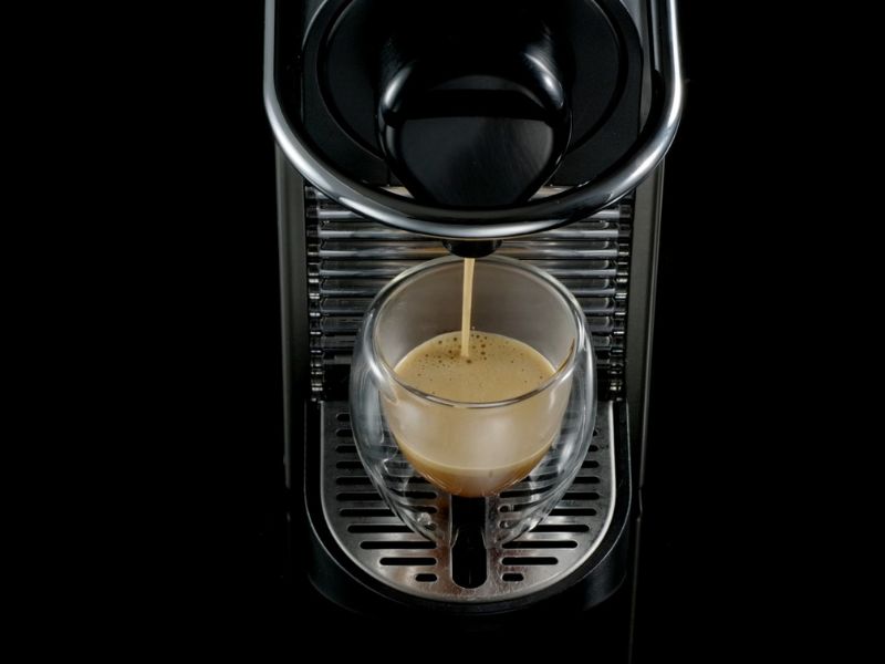 Kapsulni aparati nude brzinu i jednostavnost, ali kafa po šoljici je skuplja, uz manji izbor.