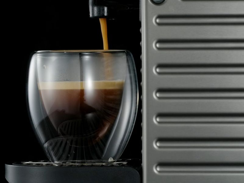 Vrste espresso aparata, ručni i automatski, razlikuju se po kontroli, jednostavnosti, mlinu i mlečnom sistemu.